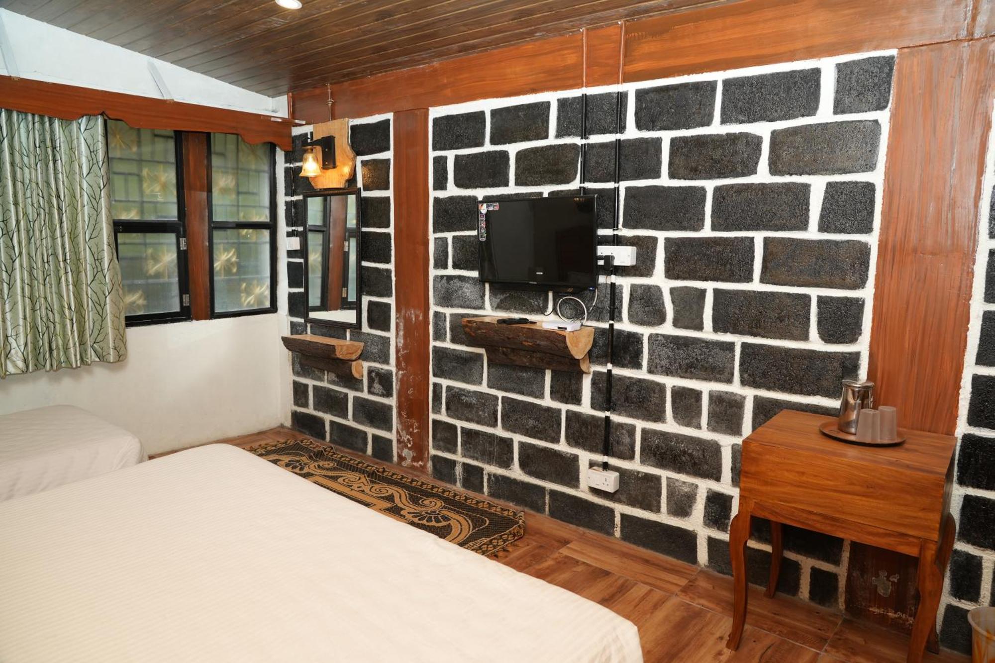 Vetrivel International By Brown Tree Resorts Кодайканал Екстериор снимка